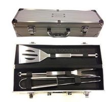   Bosch 3 részes rozsdamentes BBQ grill szedőkészlet alu kofferben